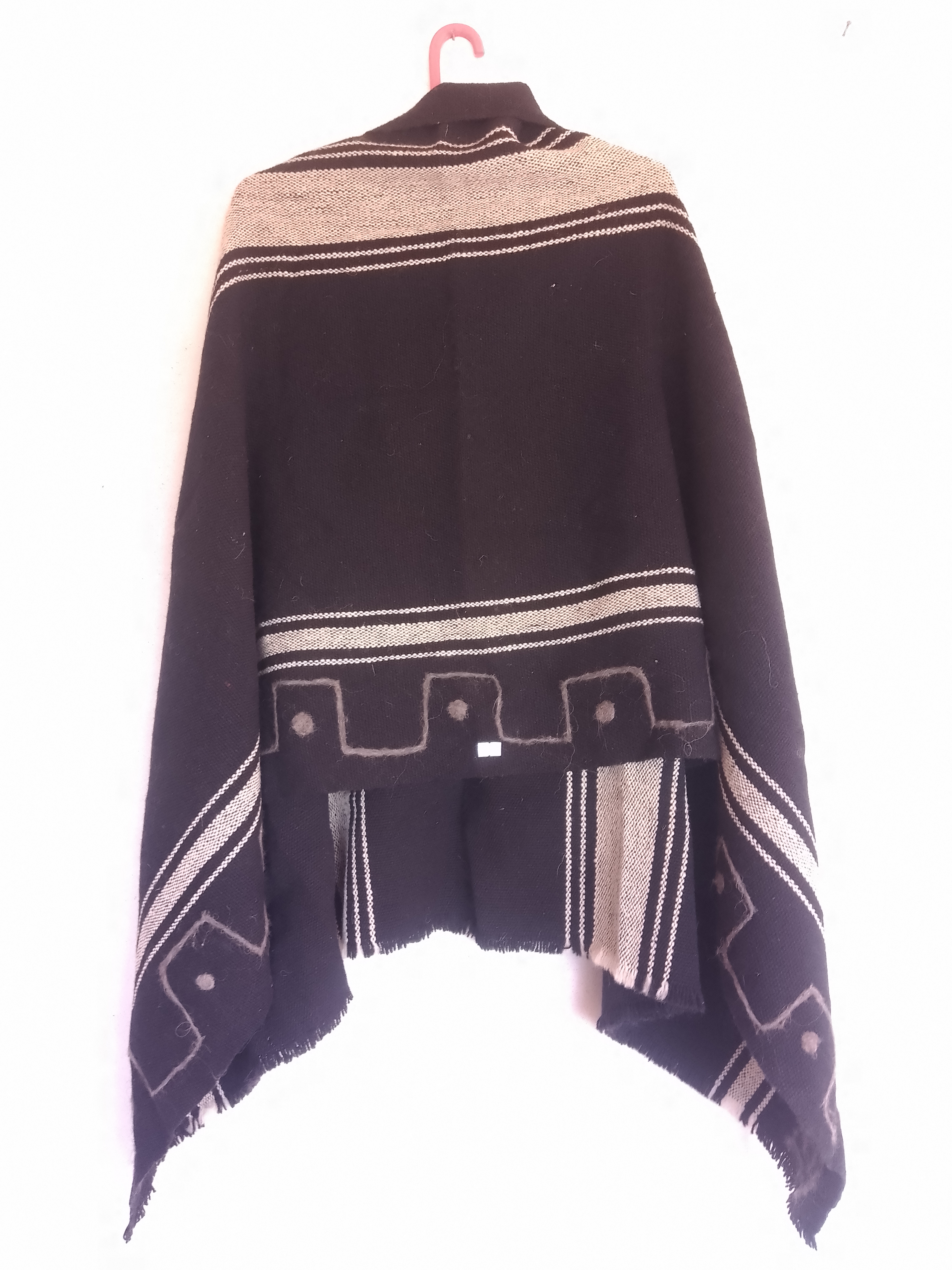 PASHMINA BORDADA EN FIELTRO